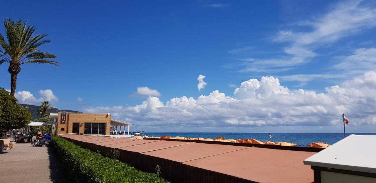 Ghiro Ghiotto Bed & Breakfast ปิเอตราลิกูเร ภายนอก รูปภาพ